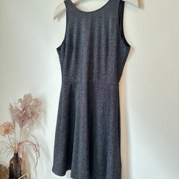 Divided black sparkle sleeveless dress - Picture 1 of 6